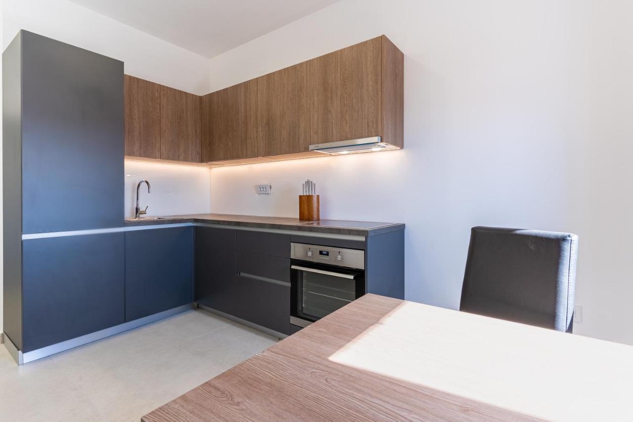 Season Surprise Apartment